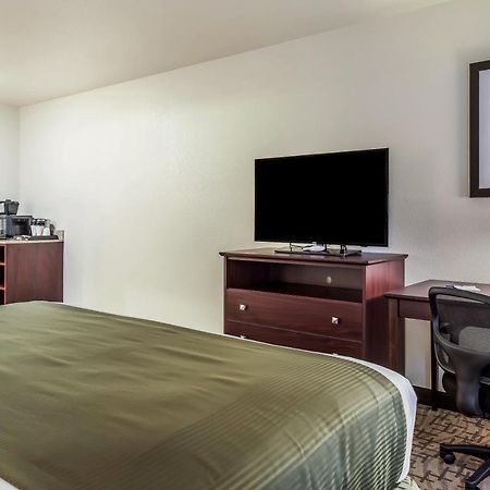 Cobblestone Hotel&Suites - Hutchinson Extérieur photo