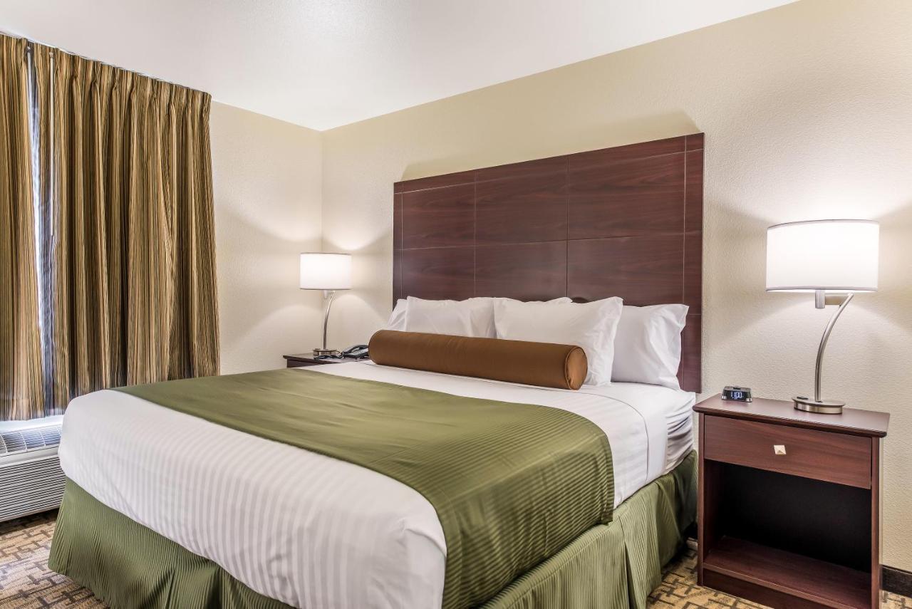 Cobblestone Hotel&Suites - Hutchinson Extérieur photo