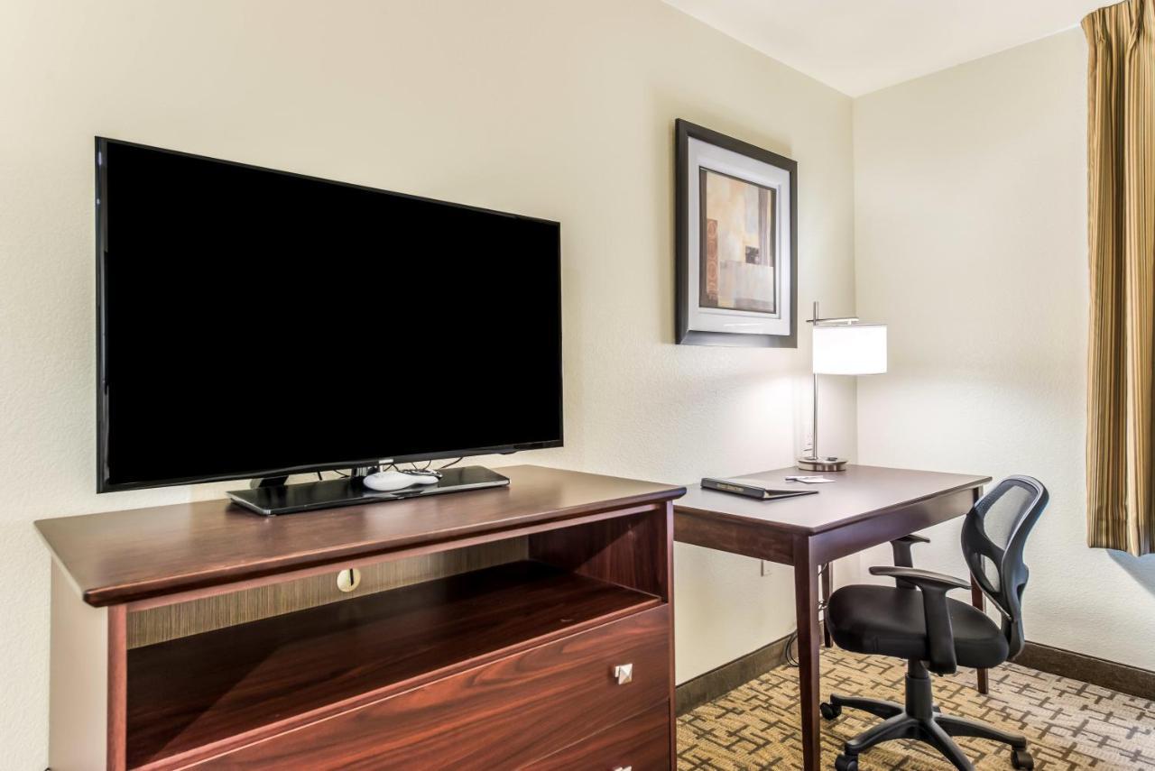 Cobblestone Hotel&Suites - Hutchinson Extérieur photo