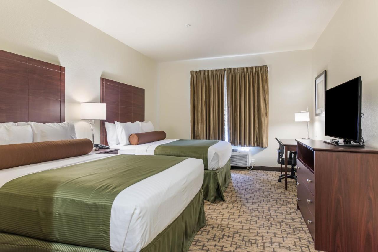 Cobblestone Hotel&Suites - Hutchinson Extérieur photo