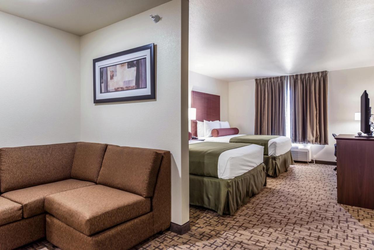 Cobblestone Hotel&Suites - Hutchinson Extérieur photo