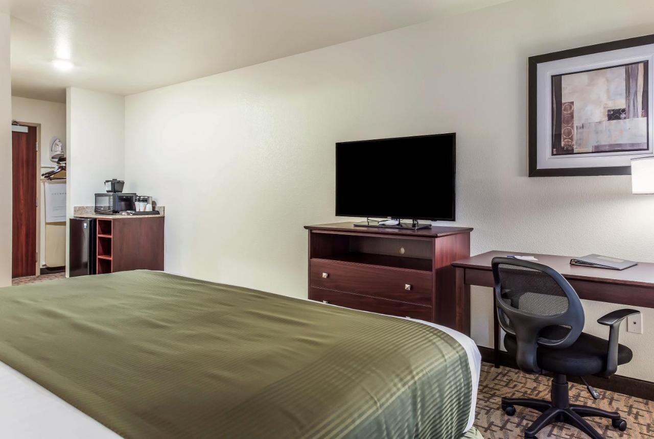 Cobblestone Hotel&Suites - Hutchinson Extérieur photo