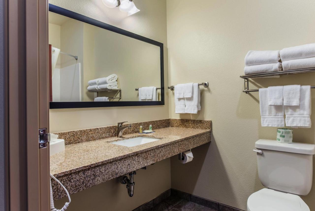 Cobblestone Hotel&Suites - Hutchinson Extérieur photo