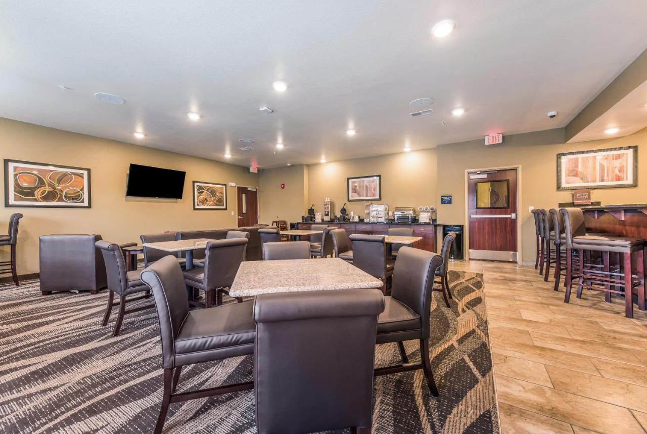 Cobblestone Hotel&Suites - Hutchinson Extérieur photo