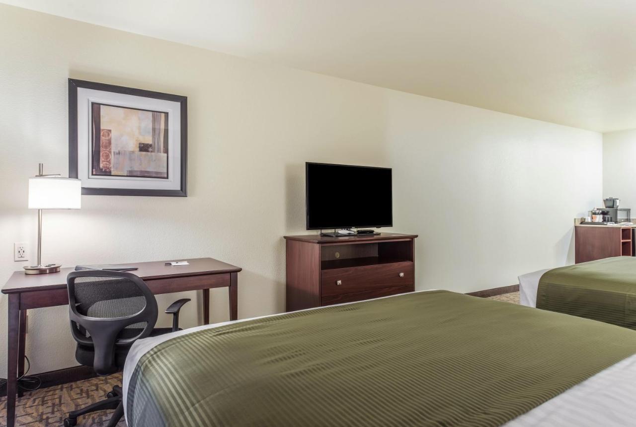 Cobblestone Hotel&Suites - Hutchinson Extérieur photo