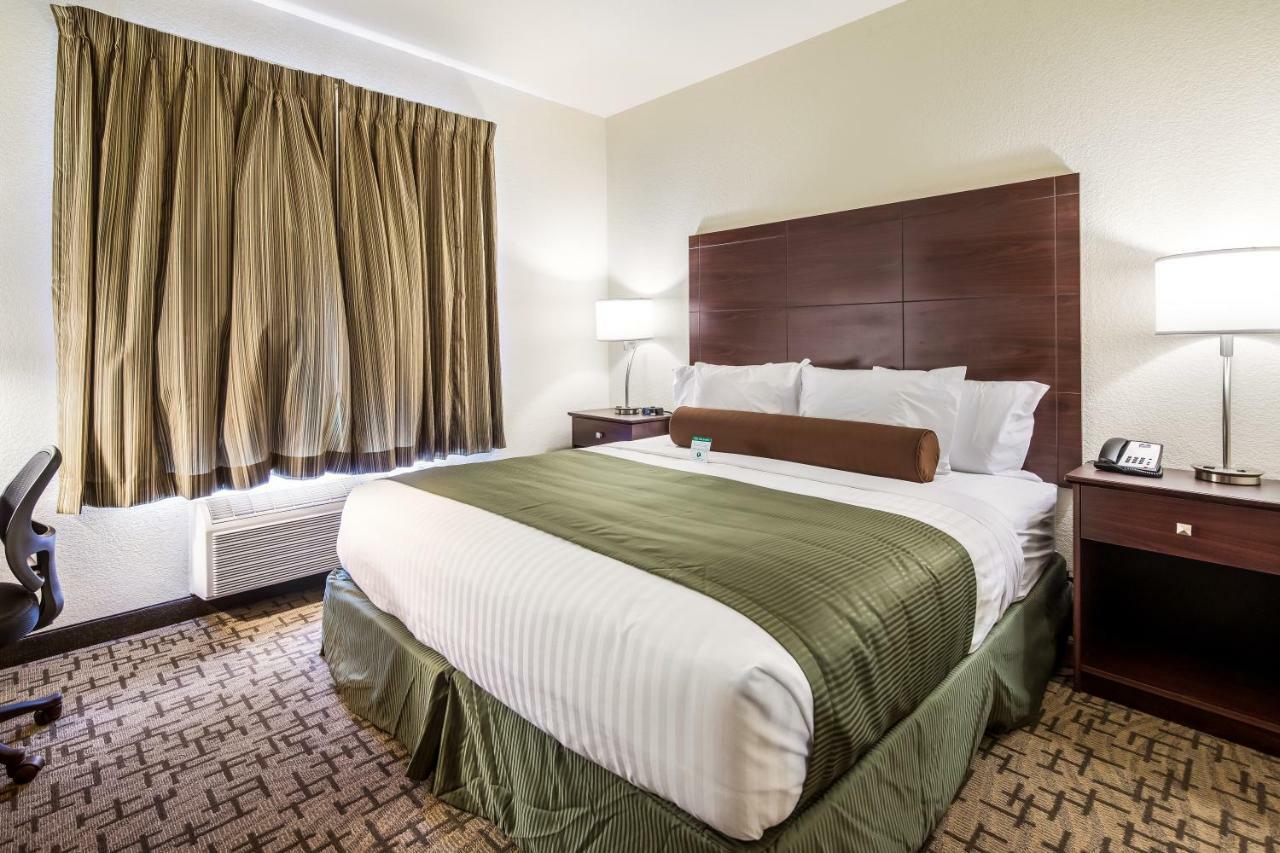 Cobblestone Hotel&Suites - Hutchinson Extérieur photo
