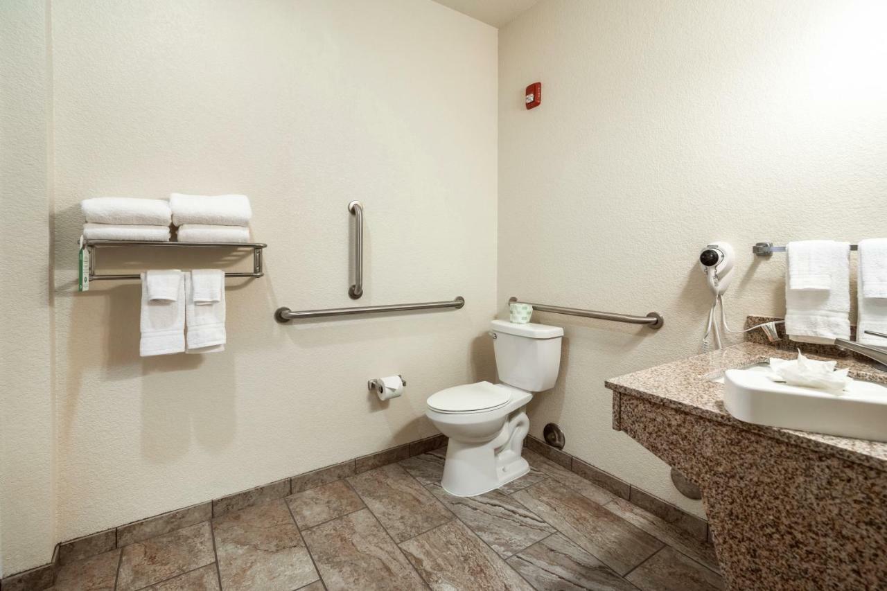 Cobblestone Hotel&Suites - Hutchinson Extérieur photo