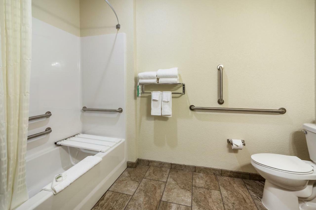 Cobblestone Hotel&Suites - Hutchinson Extérieur photo
