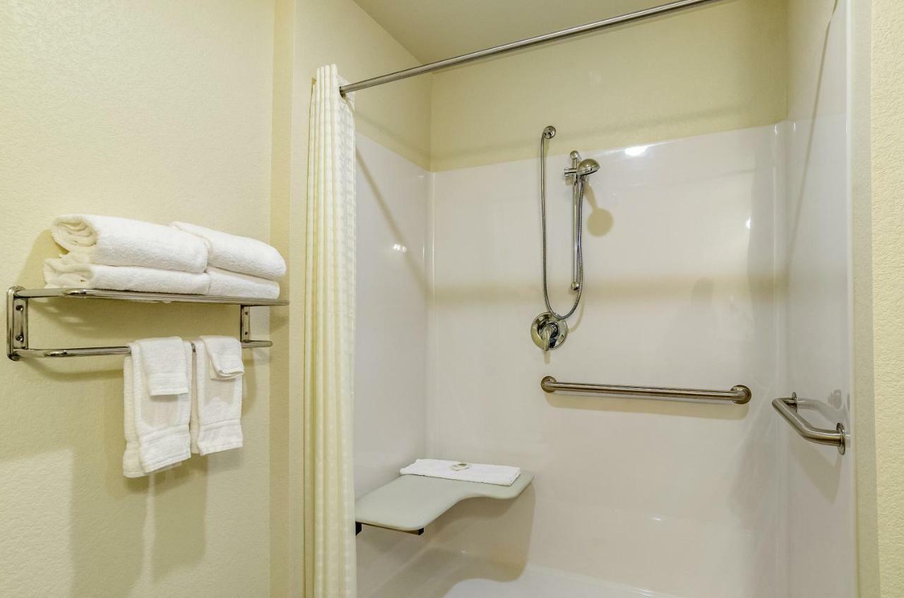 Cobblestone Hotel&Suites - Hutchinson Extérieur photo